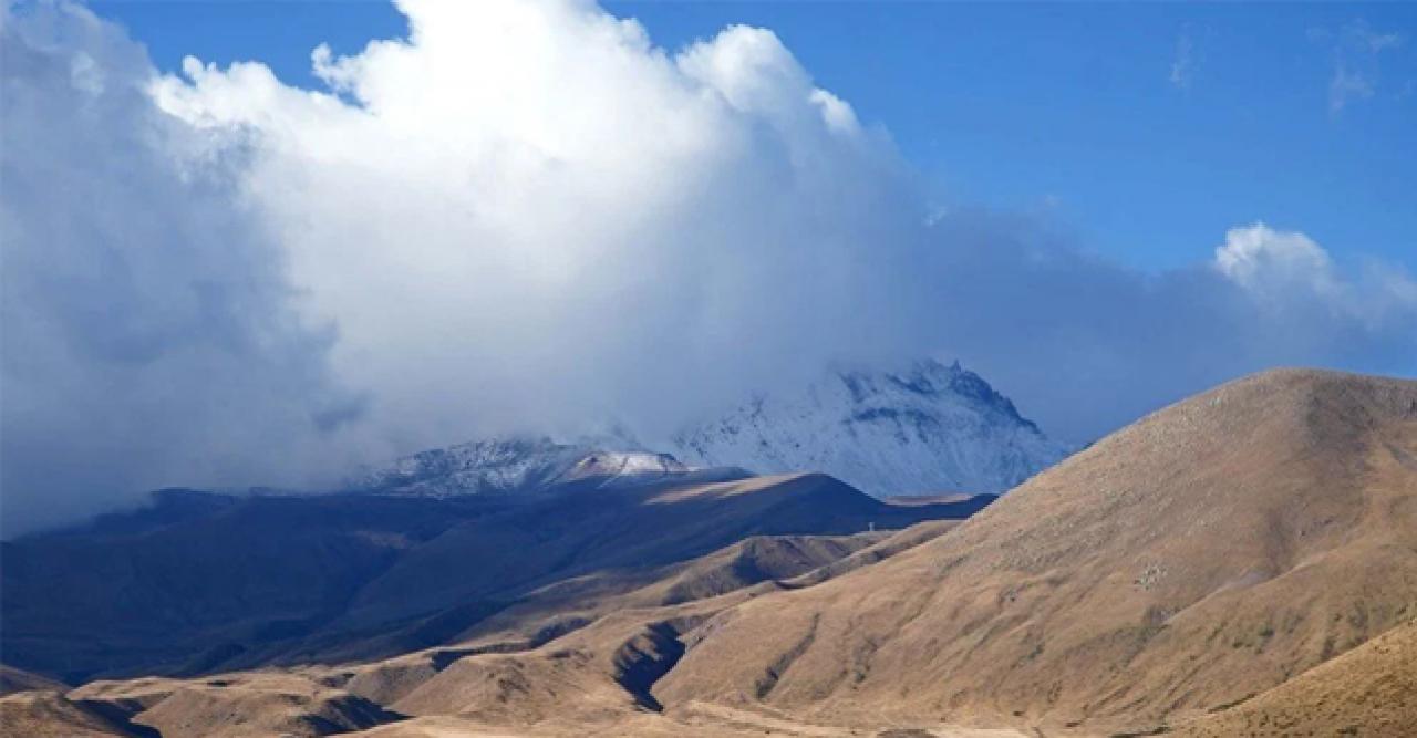 Erciyes'de mevsimin ilk karı başladı