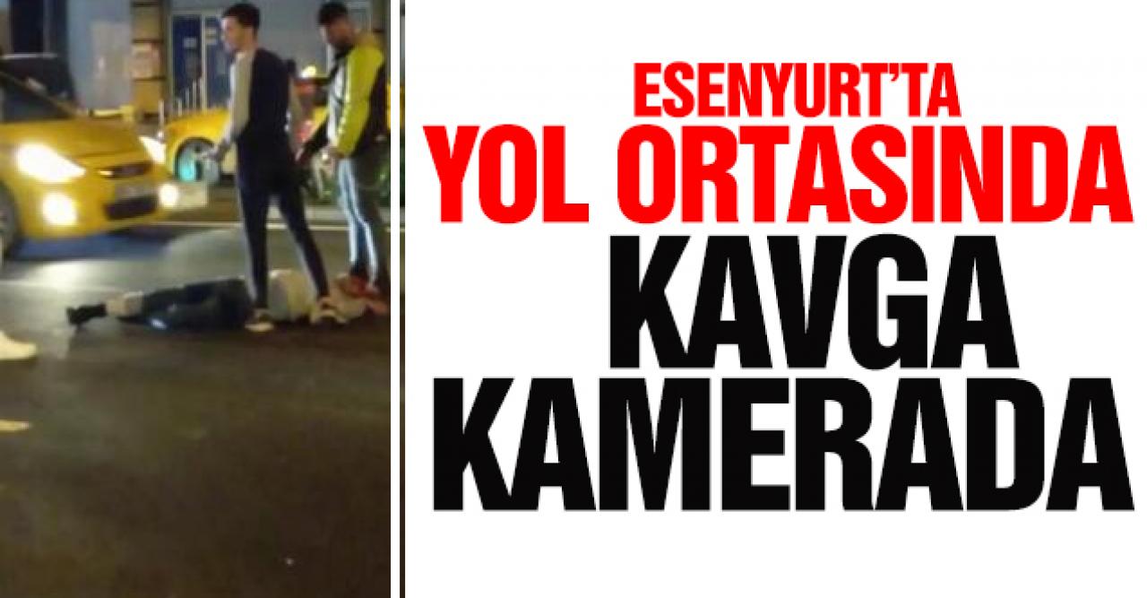 Esenyurt'ta yol ortasında kavga kamerada