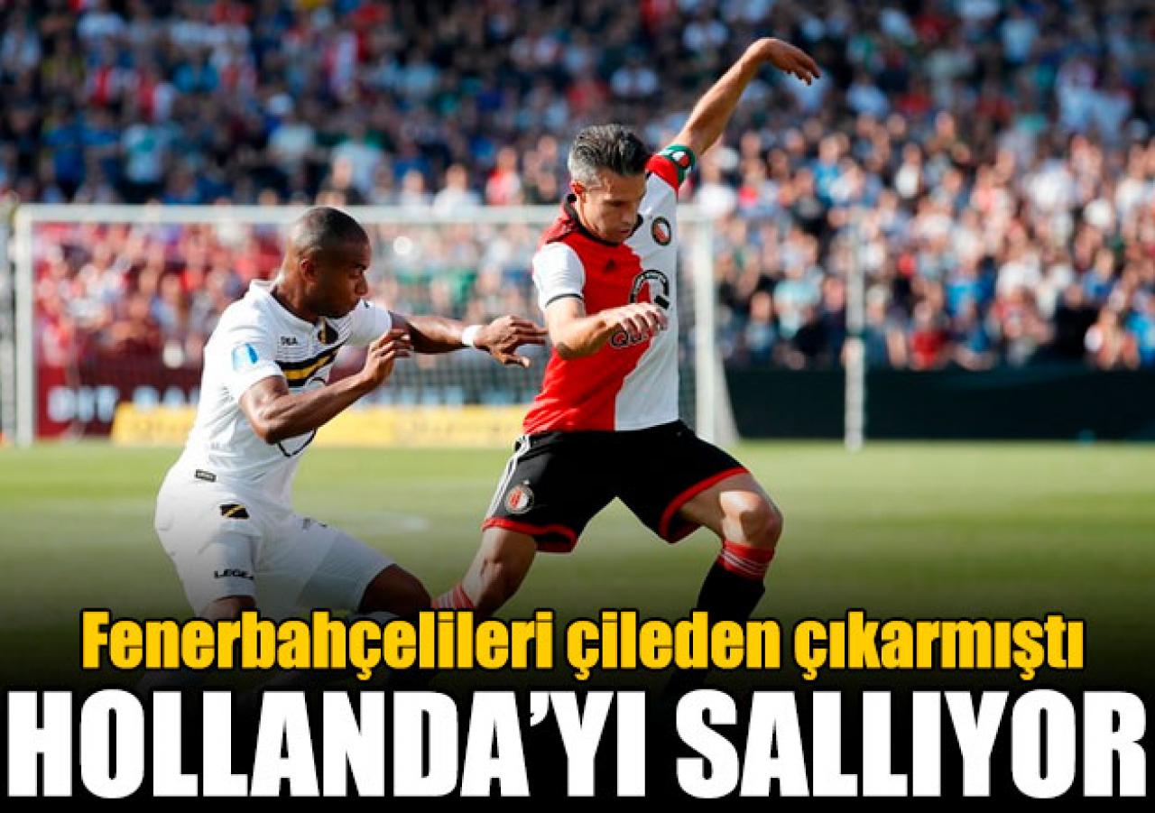 Robin Van Persie Hollanda'yı sallıyor