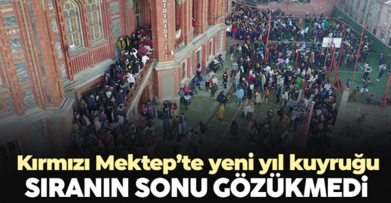 Kırmızı Mektep'te yeni yıl kuyruğu