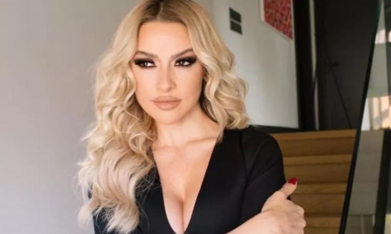 Hadise seksi pozuyla takipçilerini adeta büyüledi!