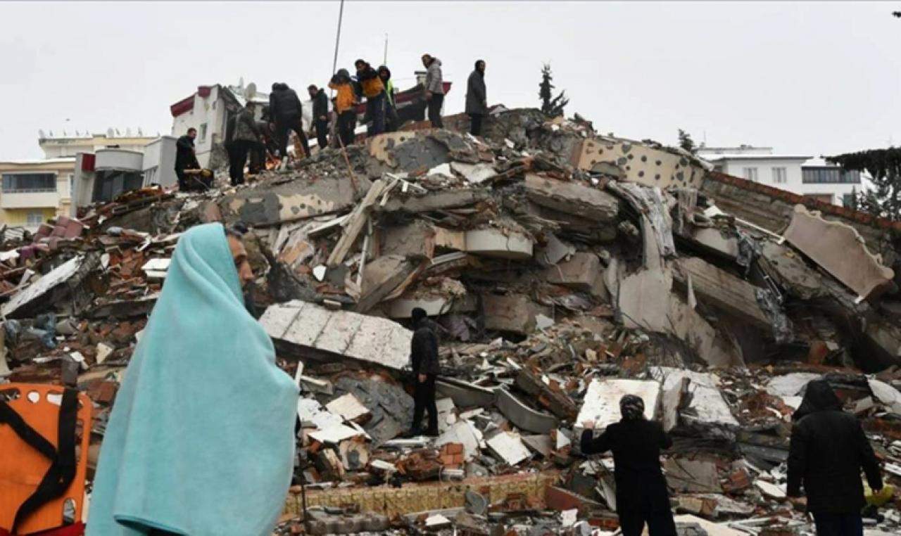 Deprem bölgesinde 3 asker şehit düştü