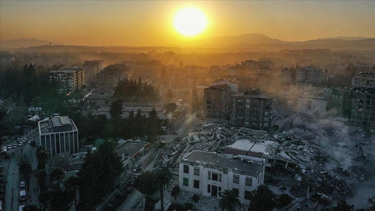 Deprem bölgesindeki "natamam" binalarda sıva ve boyayla hasarın gizlenmesine geçit verilmeyecek