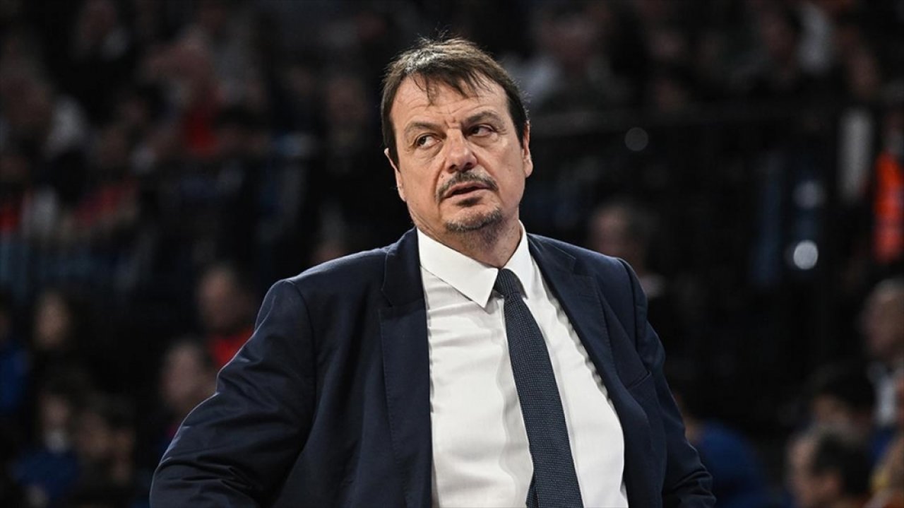 Anadolu Efes Başantrenörü Ergin Ataman, zatürre teşhisiyle hastaneye yatırıldı