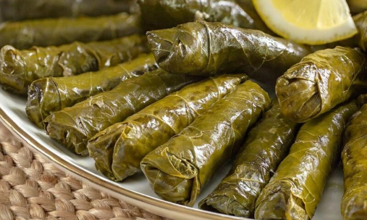 Zeytinyağlı Yaprak Sarma Tarifi Nasıl Yapılır?