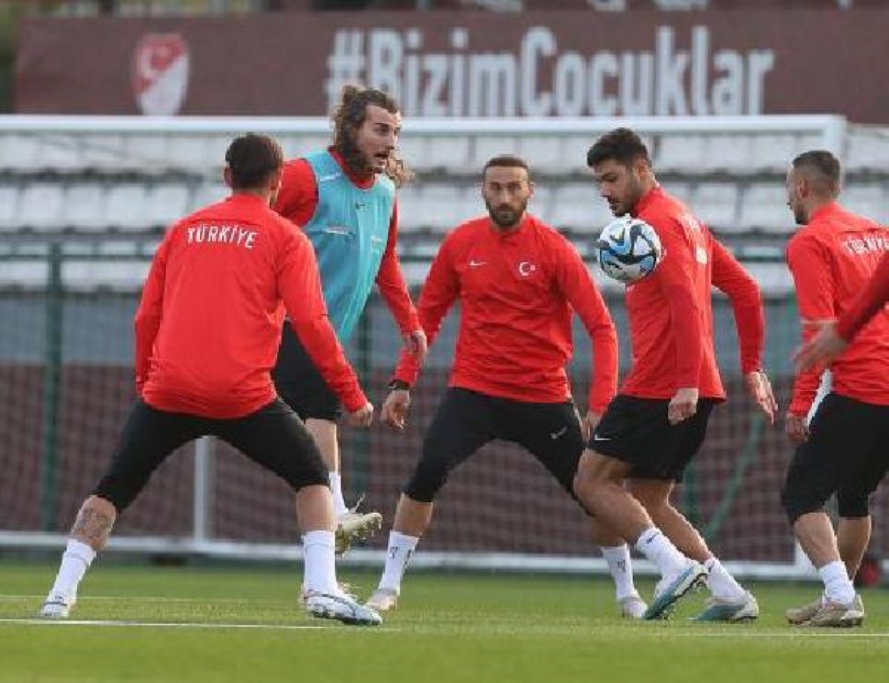 A Milli Futbol Takımı'nda Ermenistan maçının hazırlıkları sürüyor