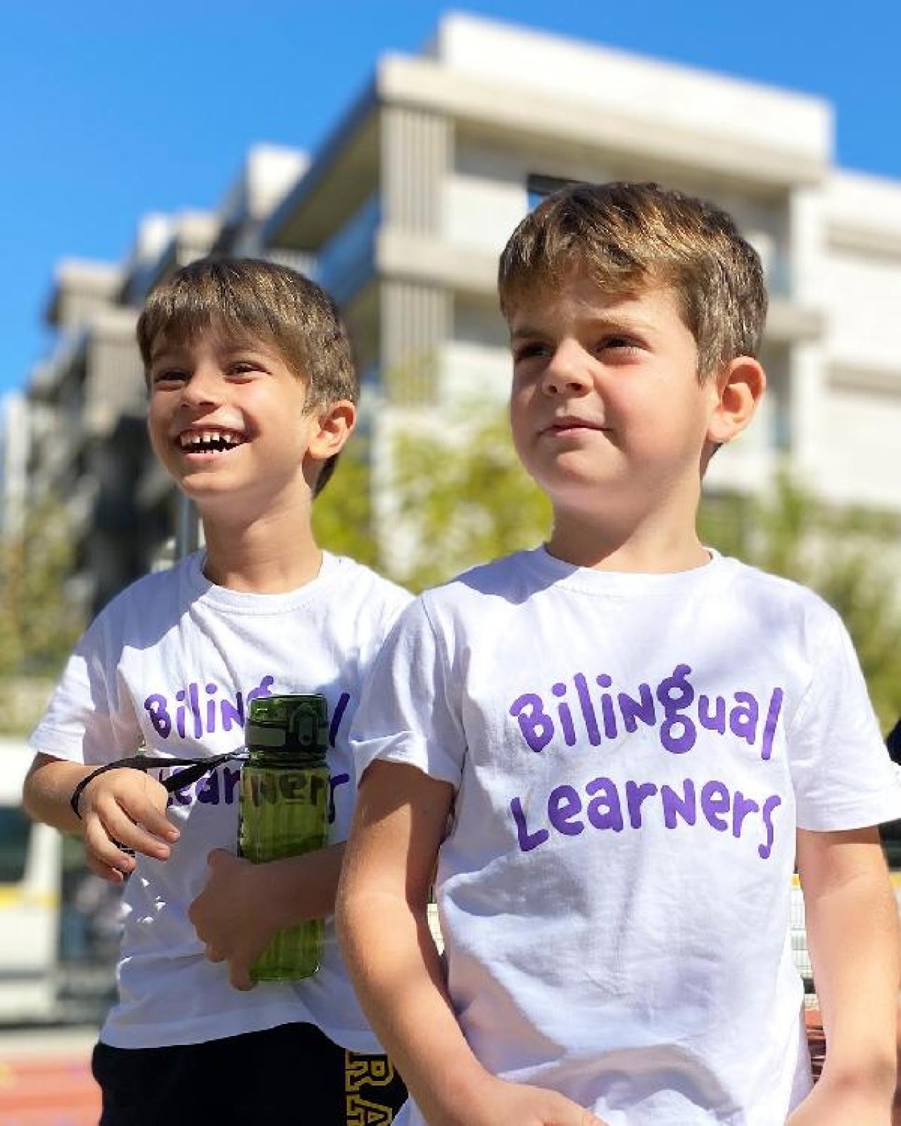 “Akademik başarıya giden yol çift dilli eğitimden geçiyor”