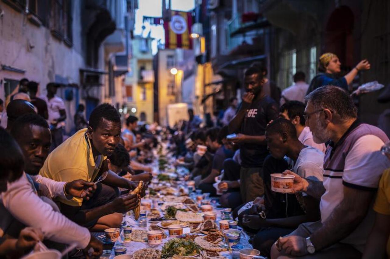 23 Mart İstanbul'da iftar saat kaçta? Kaçta oruç açılacak?