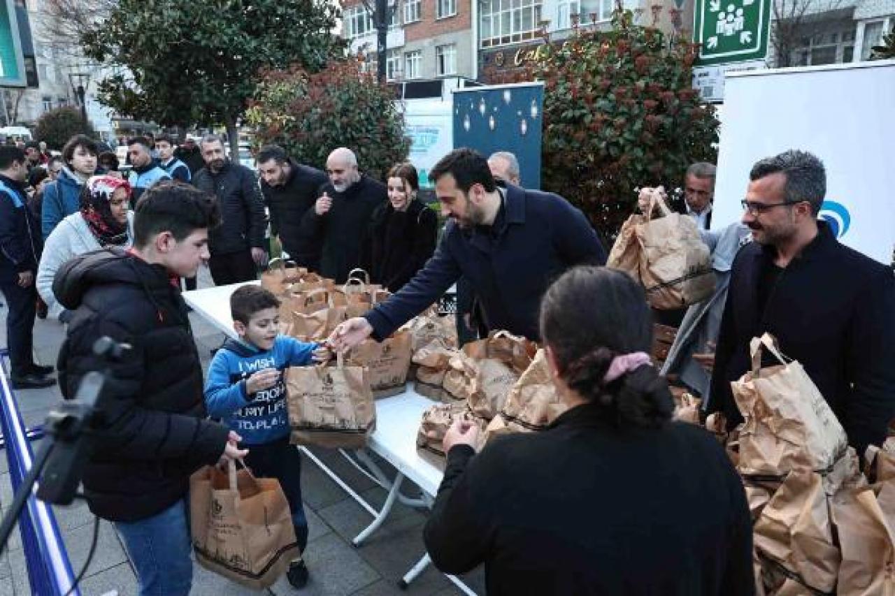 Bağcılar Belediyesi'nden Ramazan dolasıyla Malatya ve Adıyaman'da yemek ikramı 