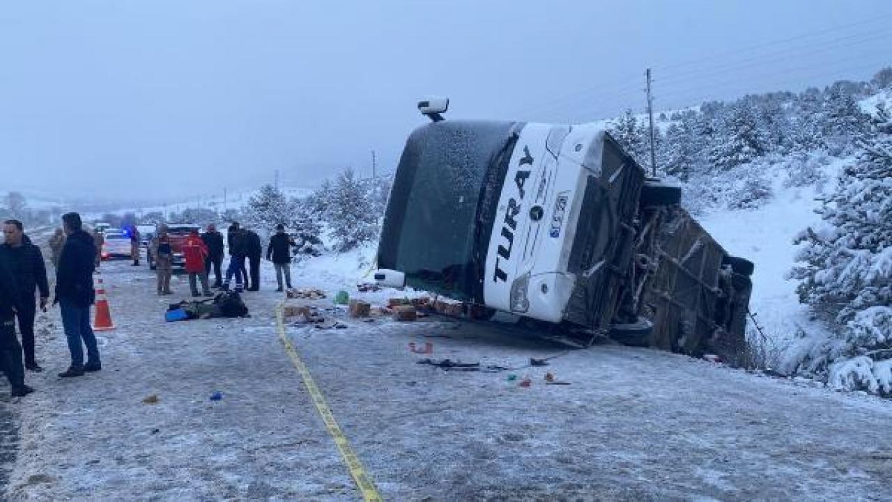 Erzincan'da otobüs devrildi: 2 ölü, 21 yaralı