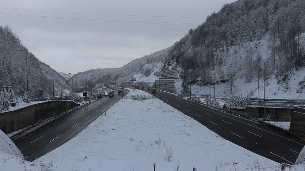 Bolu Dağı'nda kar etkisini sürdürüyor