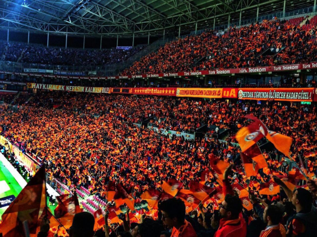 Galatasaray tribünleri için yeni beste