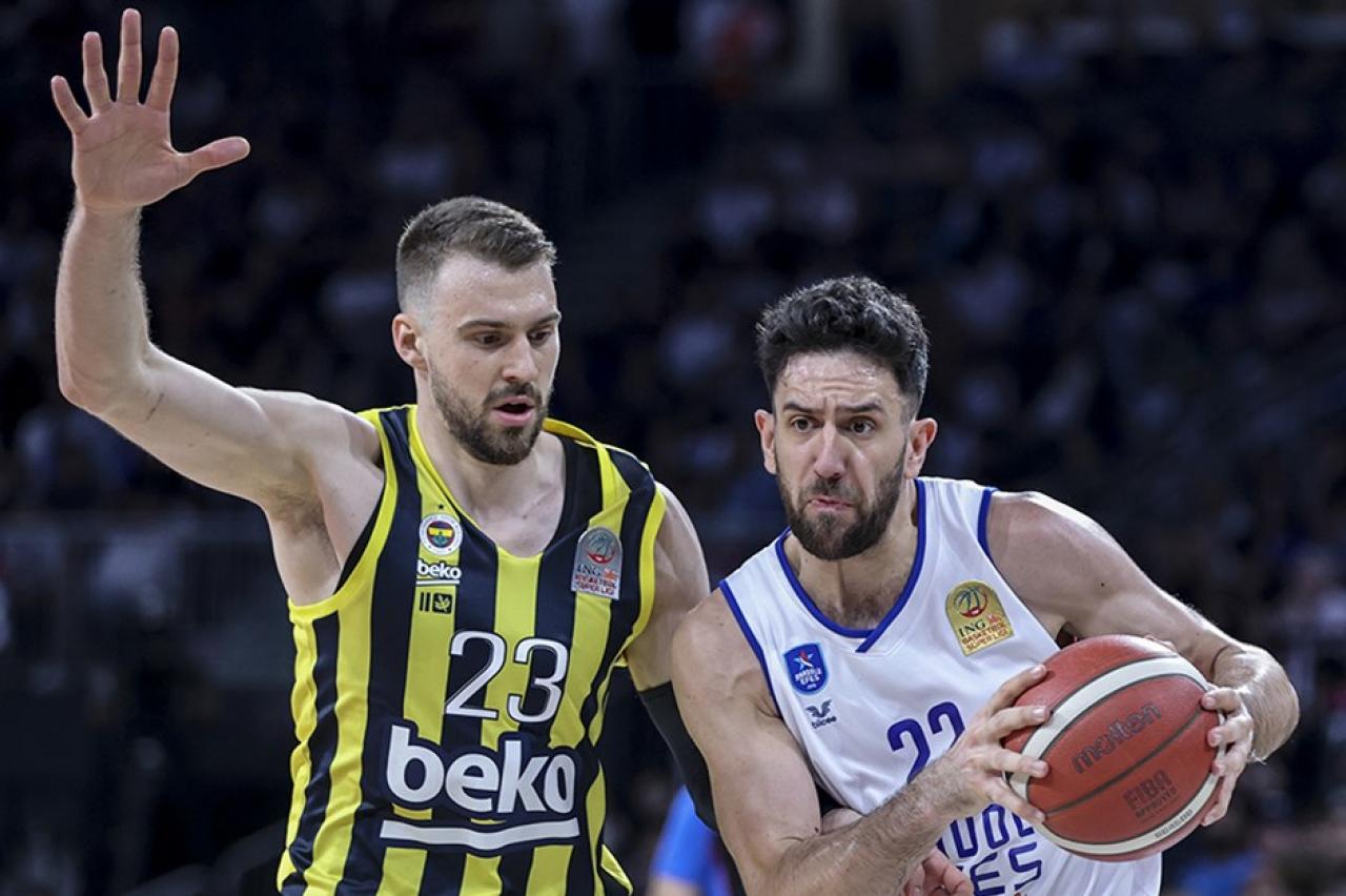 Fenerbahçe, Anadolu Efes'in Avrupa hayallerini bitirdi!