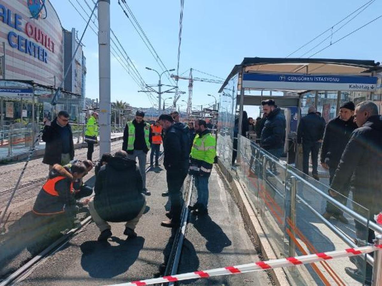 İstanbul'da tramvay raydan çıktı