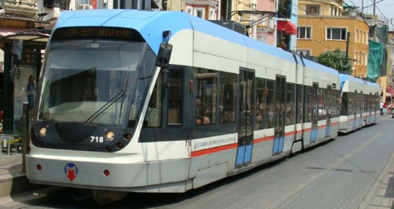 İstanbul'da tramvay raydan çıktı!