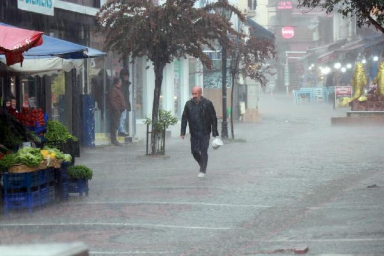 Trakya'da sağanak, maç iptal ettirdi!