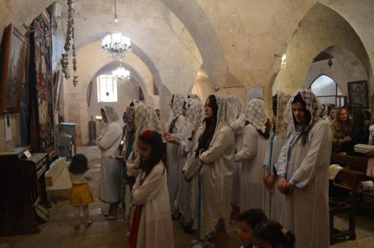 Mardin'de tarihi 2 kilisede 'paskalya' ayini