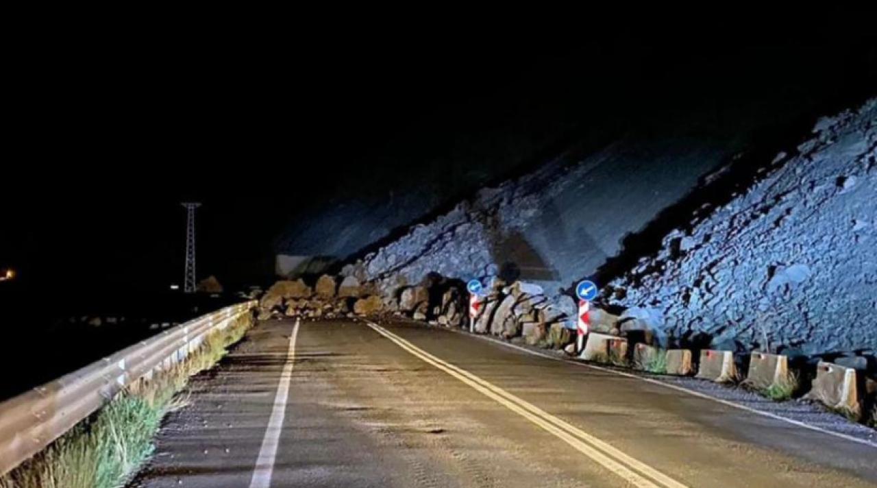 Artvin- Erzurum karayolu heyelanla kapandı