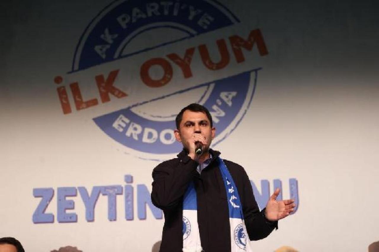 Bakan Kurum Zeytinburnu’nda gençlerle bir araya geldi