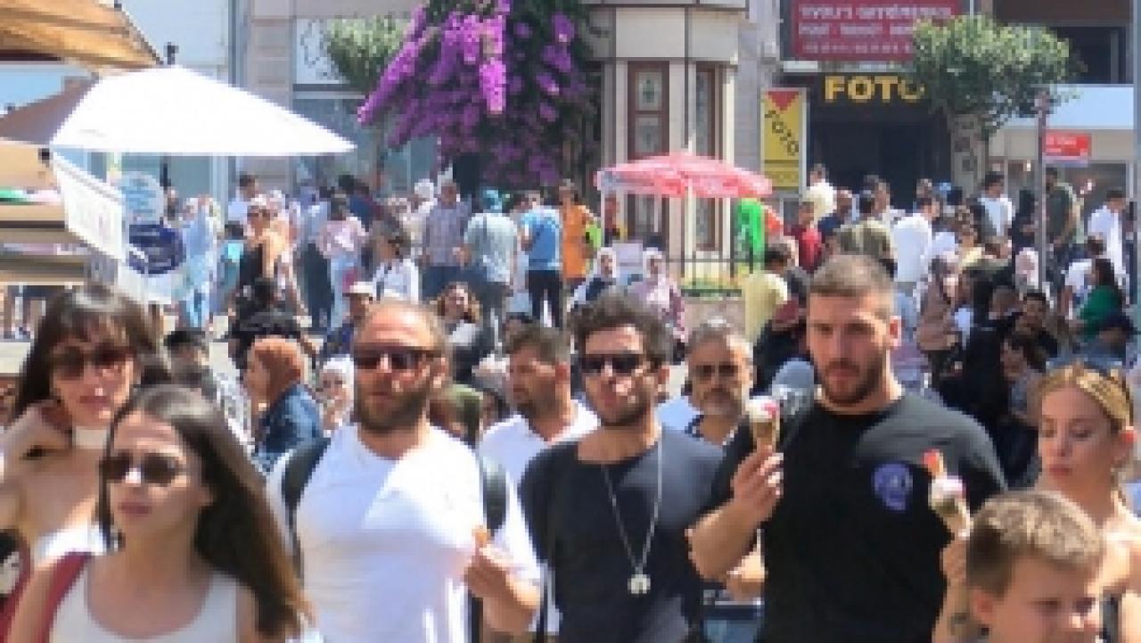 Büyükada'da Tatilci Yoğunluğu