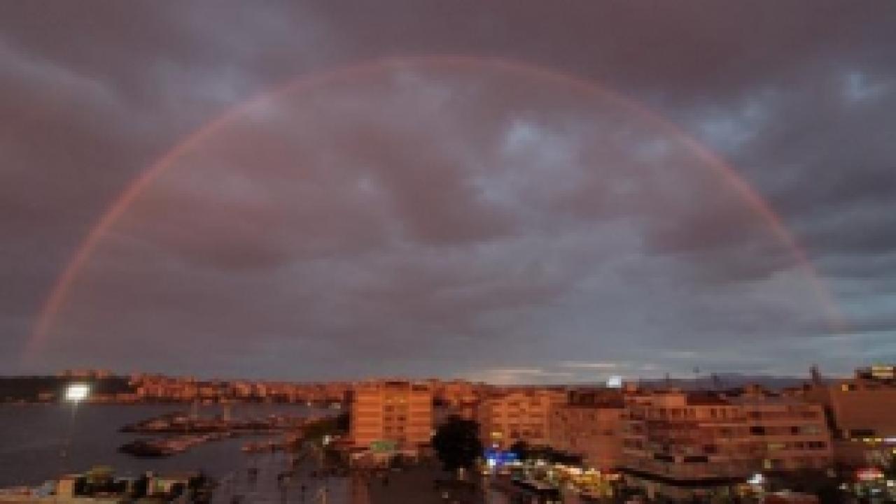 Çanakkale'de gün batımında ortaya çıkan gökkuşağı görsel şölen oluşturdu