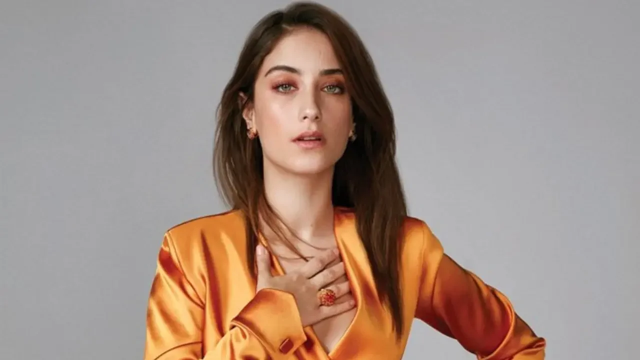 Hazal Kaya Kilosu Kaç, Verdiği Kiloyla İğne Gibi Oldu! İşte Form Tuttuğu O Diyetin Sırrı!