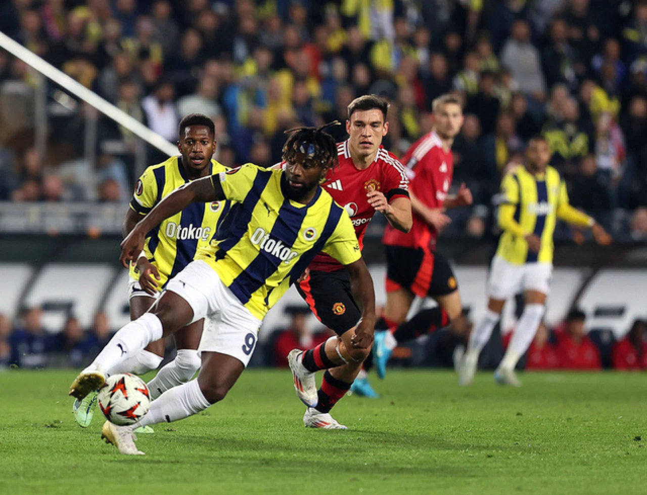 Fenerbahçe, AZ Alkmaar Deplasmanında Galibiyet Peşinde! UEFA Avrupa Ligi'nde Kritik Maçın Detayları