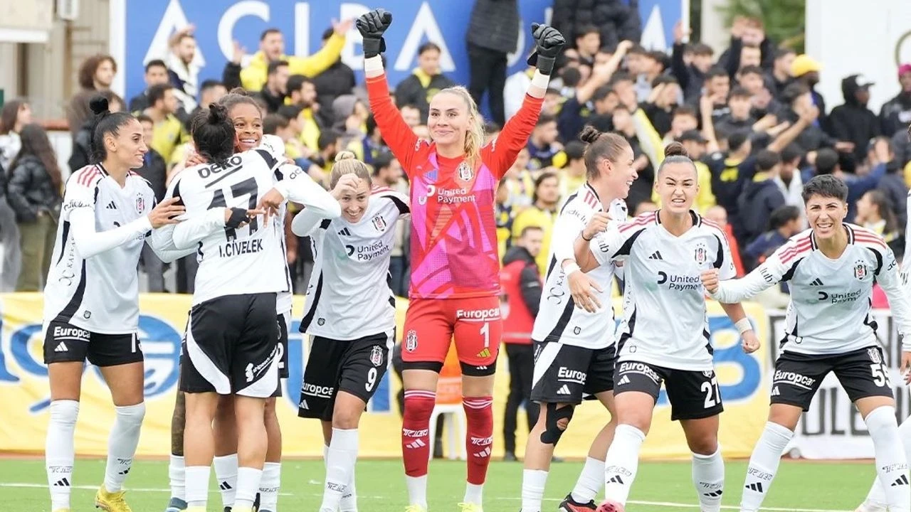 Kadınlar Süper Ligi'nde derbinin galibi Beşiktaş! Fenerbahçe'nin apoleti söküldü!