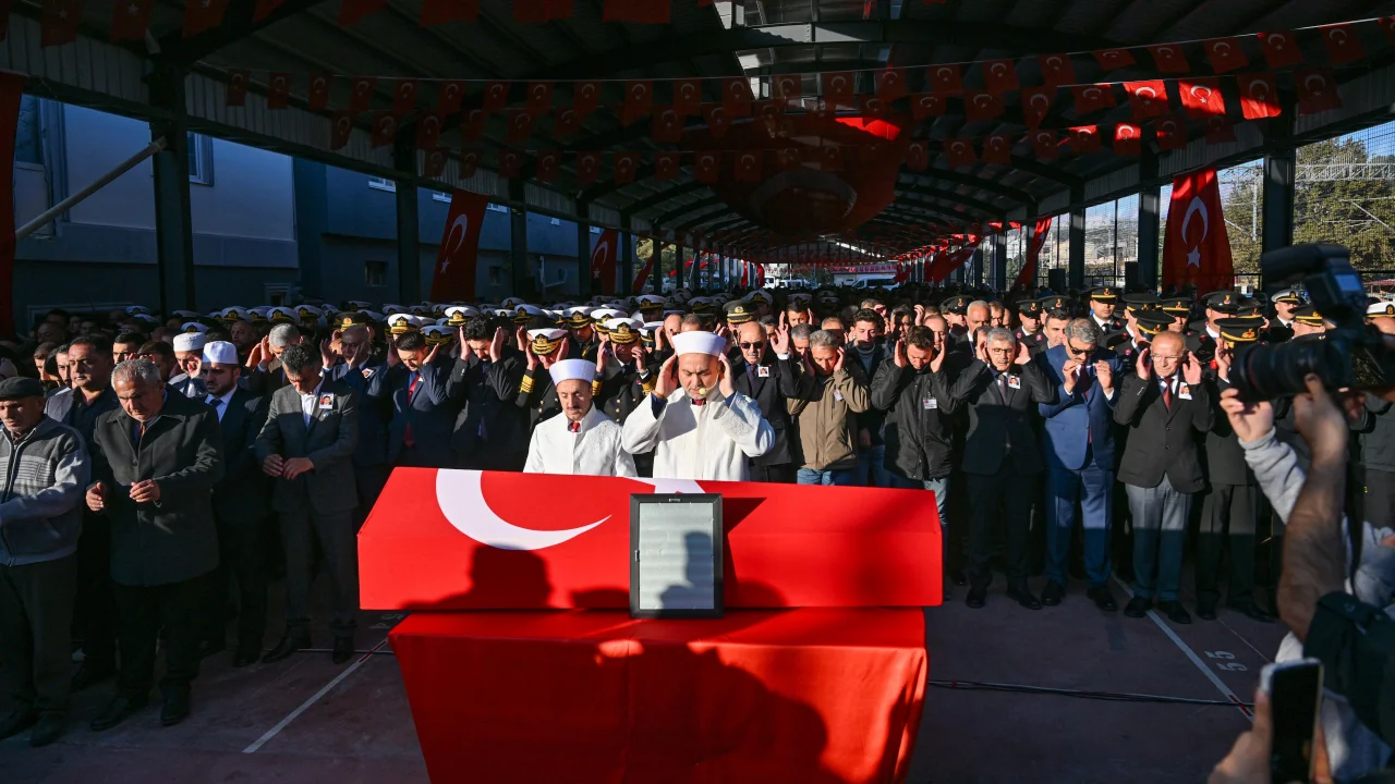 Eğitim şehidi Deniz Teğmen Mustafa Kemal Öz Niğde'de toprağa verildi