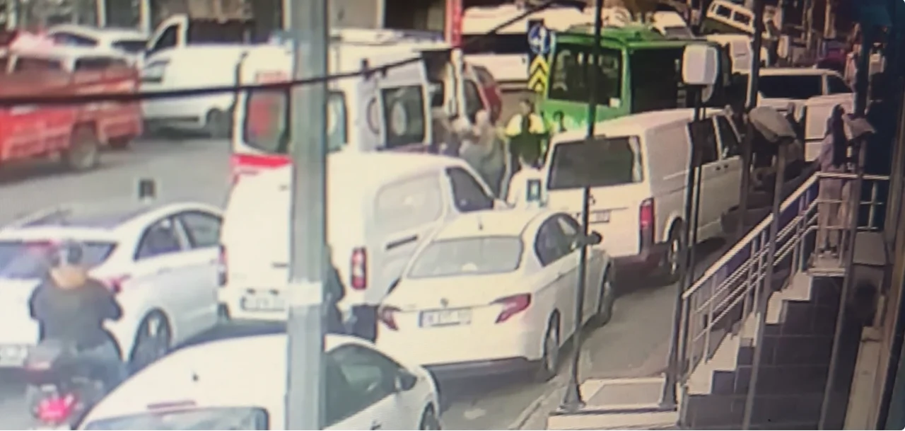 Minibüs şoförü frenle gazı karıştırdı! İstanbul Kağıthane’de kaza: 6 yaralı