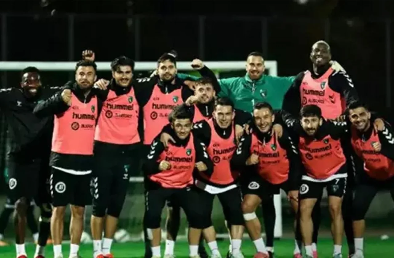 Akhisarspor İflas mı Etti, Battı mı? Ligden Çekilme Kararı mı Aldı, Borcu Ne Kadar?