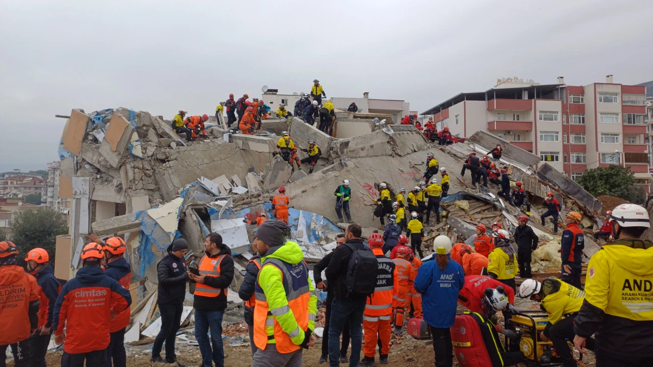 Bursa'da bin kişilik ekipten deprem tatbikatı!