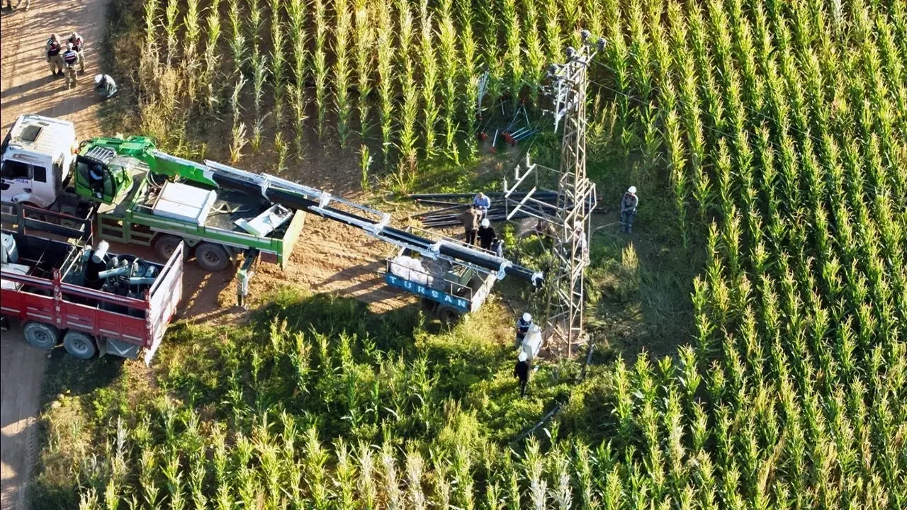 Şanlıurfa'da Kaçak Elektrik Operasyonu! Tarlalarda 750 Haneyi Besleyecek Güçte 15 Kayıt Dışı Trafo Bulundu