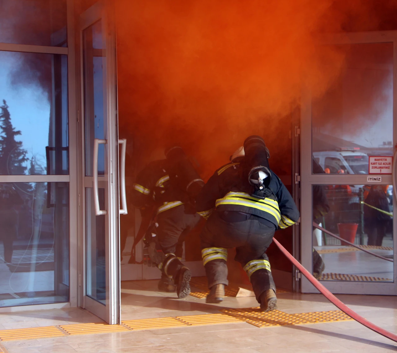 Trakya Üniversitesi'nde gerçeği aratmayan deprem tatbikatı!