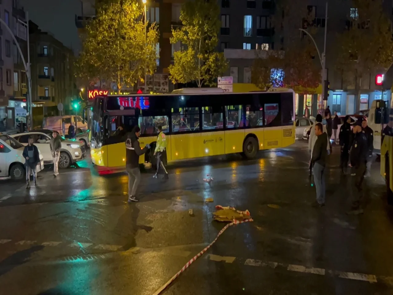 Sancaktepe'de feci kaza! İETT otobüsü anne kıza çarptı