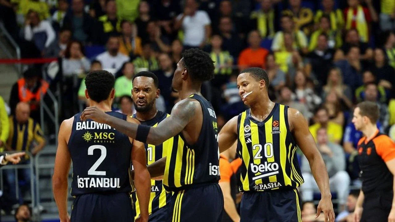 Fenerbahçe Beko’da bir sakatlık şoku daha! Yıldız basketbolcunun eli kırıldı!