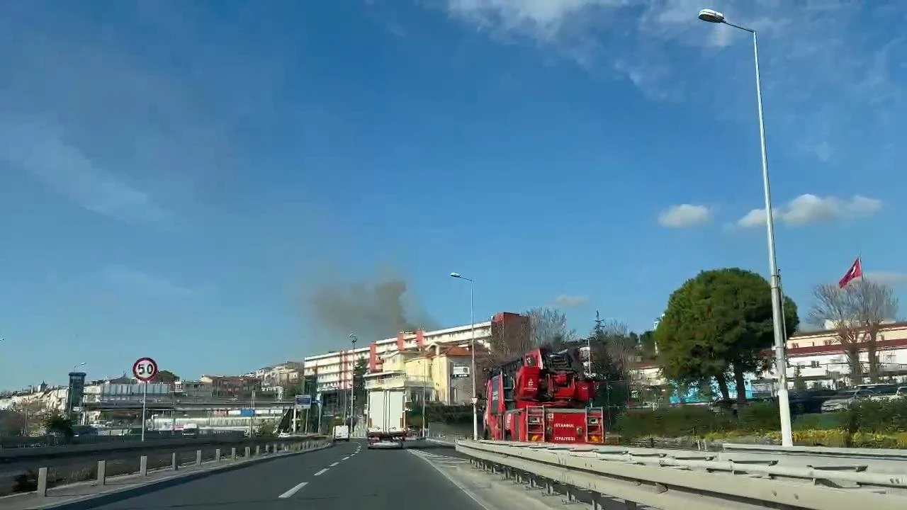 Samatya Eğitim ve Araştırma Hastanesi'nde yangın çıktı, ekipler olay yerine sevk edildi!