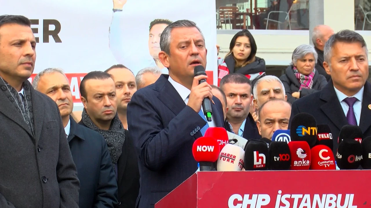 Özgür Özel'den 'Esenyurt' açıklaması: "Demokrasi nöbetine devam etme kararı aldık"