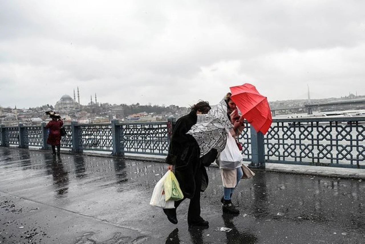 Meteoroloji saat vererek uyardı! Marmara’ya “kuvvetli fırtına” geliyor! 1 Aralık Pazar