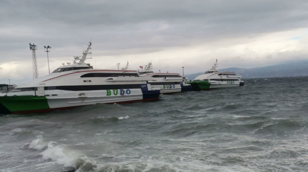 Marmara'daki fırtına seferleri iptal ettirdi: İDO, BUDO, GESTAŞ ve Marmara Ro-Ro seferleri iptal