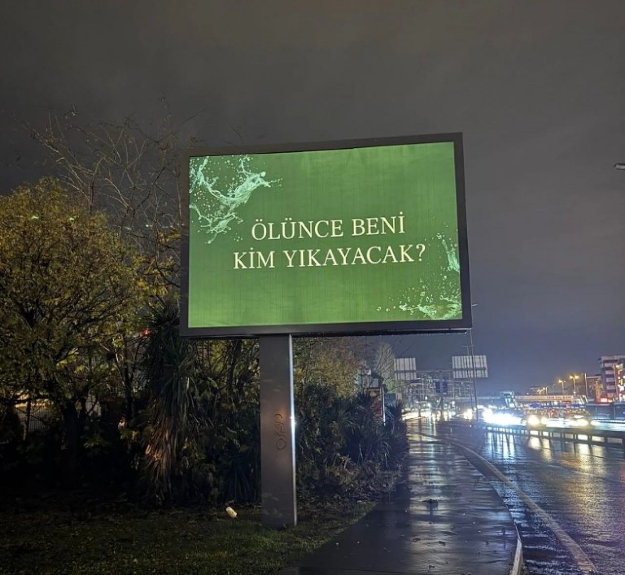 Ölünce Beni Kim Yıkayacak Nedir, Afişler Neden Asıldı? Türkiye'yi Sallayan Afişe Dair Detaylar...