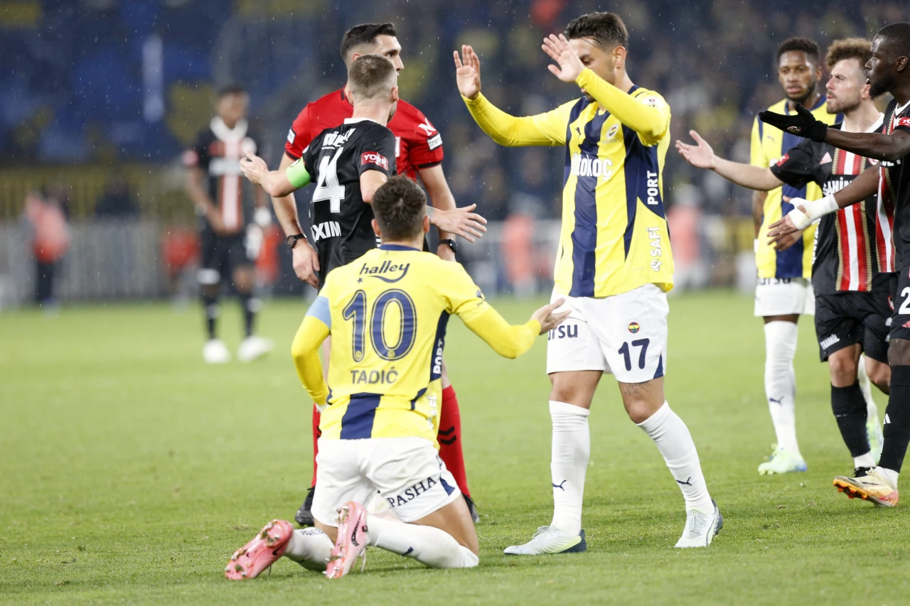 Fenerbahçe, Gaziantep FK’yı 3-1 mağlup ederek zirve takibini sürdürdü