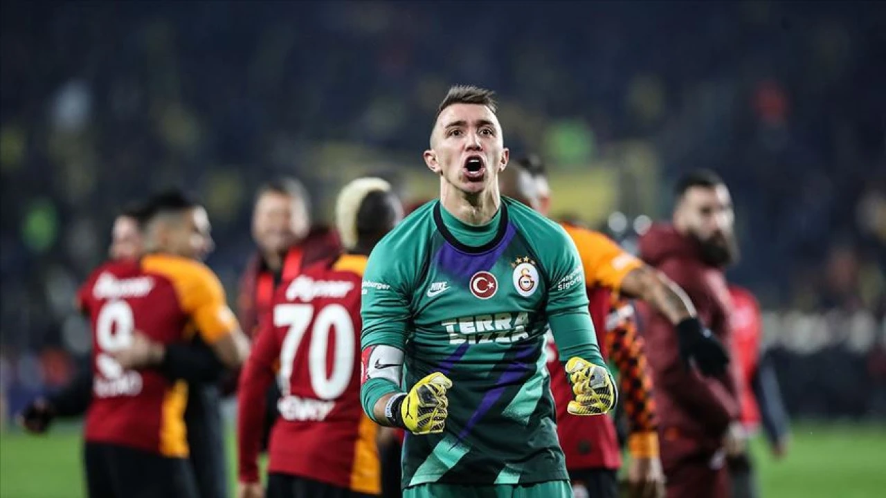 Galatasaray, Fernando Muslera ile 1 Yıl Daha Anlaşma Yapmayı Planlıyor!