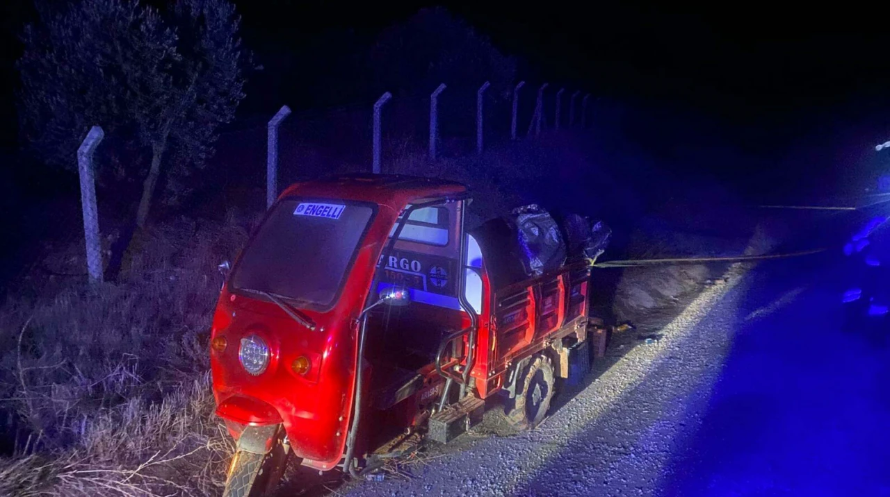 Engelli sürücü beton direğe çarptı, hayatını kaybetti