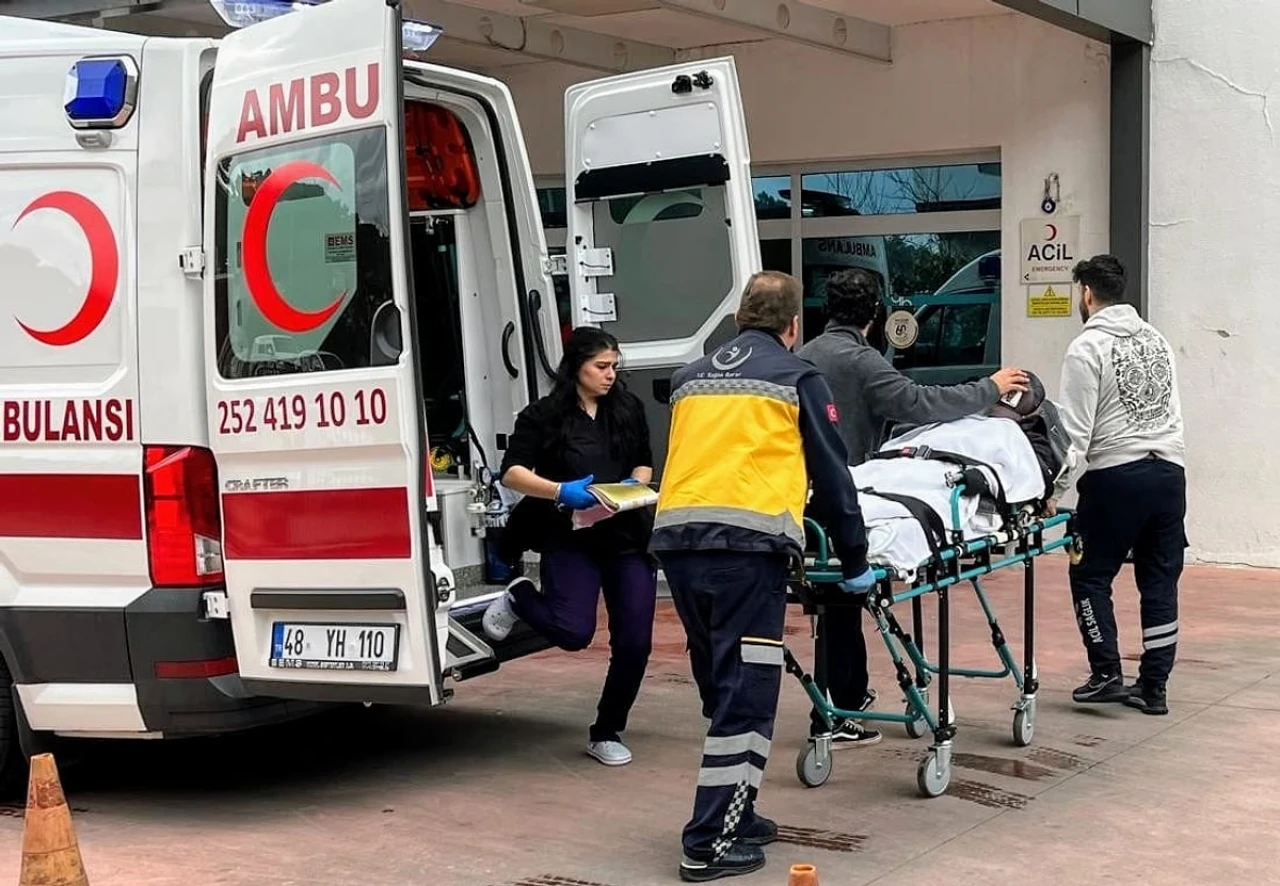 Ferdi Tayfur Hastaneye Kaldırıldı, Yüzünü Şapkayla Kapattılar: Sağlık Durumu Endişe Verici