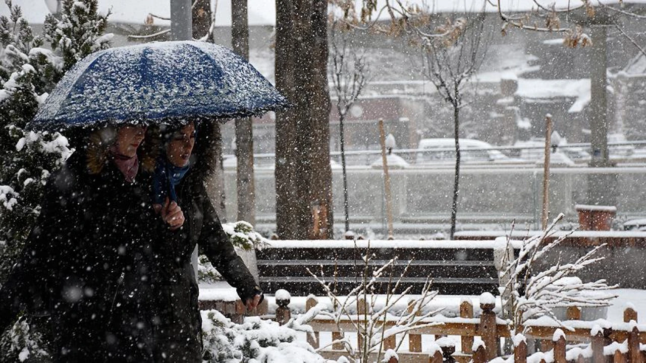 Meteoroloji: Başkentte Kar, Megakentte Yağmur Olacak! Yurt Genelinde Soğuk ve Yağışlı Hava Etkisini Sürdürüyor