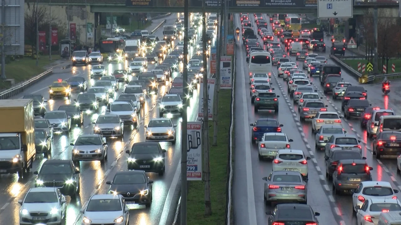 İstanbul’da yağmur trafiği! İBB trafik yoğunluk haritası 4 Aralık Çarşamba