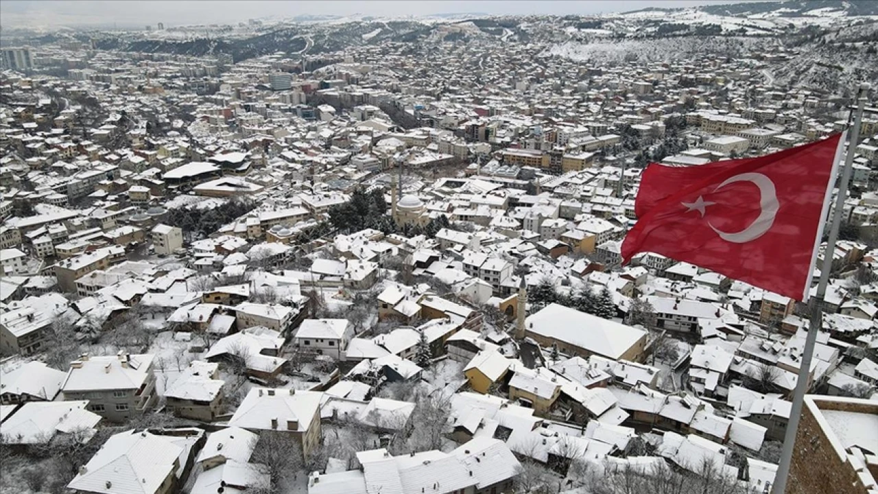 Karadeniz Beyaza Büründü! Kar Yağışının Etkili Olduğu Karadeniz Bölgesinde Yollar Kapandı...