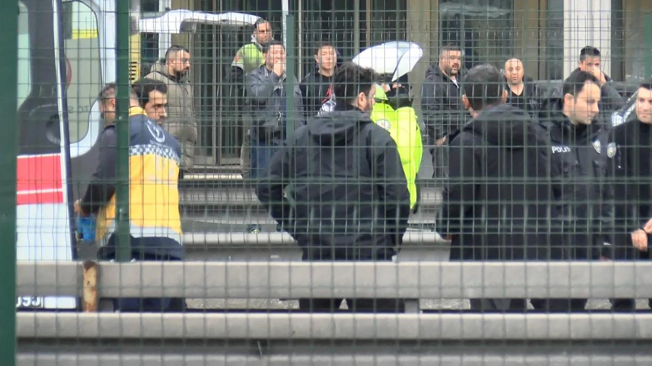 Bahçelievler’de polise bıçak çeken kişi vuruldu!