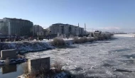 Kura Nehri'nde dondurucu soğuk nedeniyle tamamen buz tuttu!